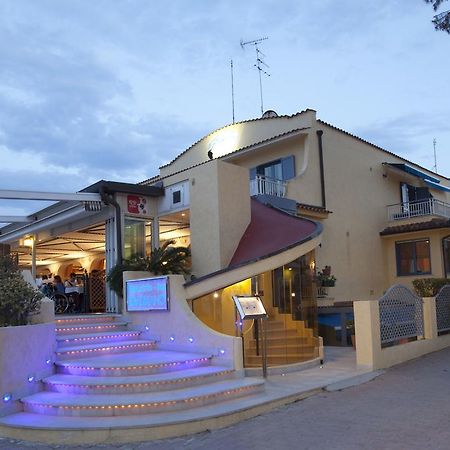 Hotel Gabbiano ซาน โดมิโน ภายนอก รูปภาพ