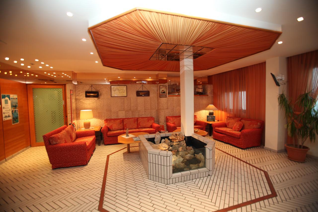 Hotel Gabbiano ซาน โดมิโน ภายนอก รูปภาพ