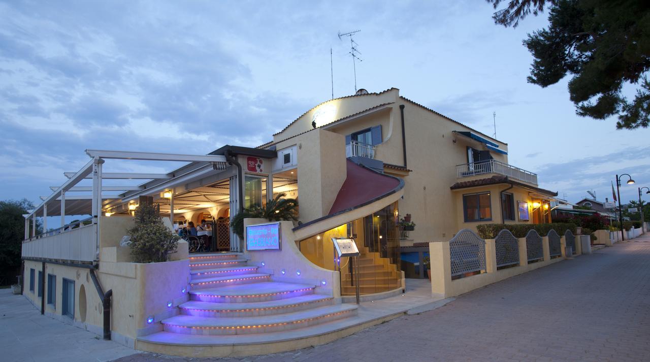 Hotel Gabbiano ซาน โดมิโน ภายนอก รูปภาพ