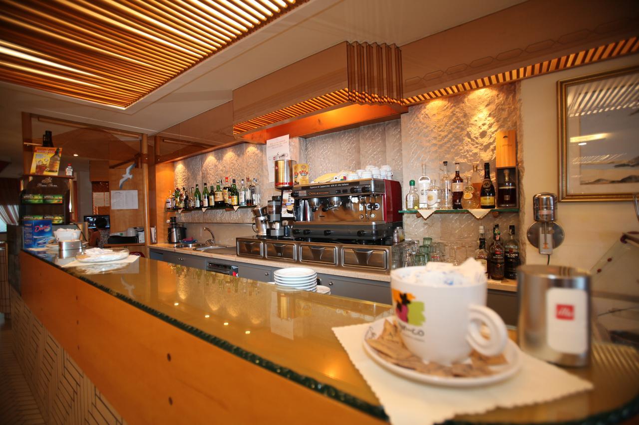 Hotel Gabbiano ซาน โดมิโน ภายนอก รูปภาพ