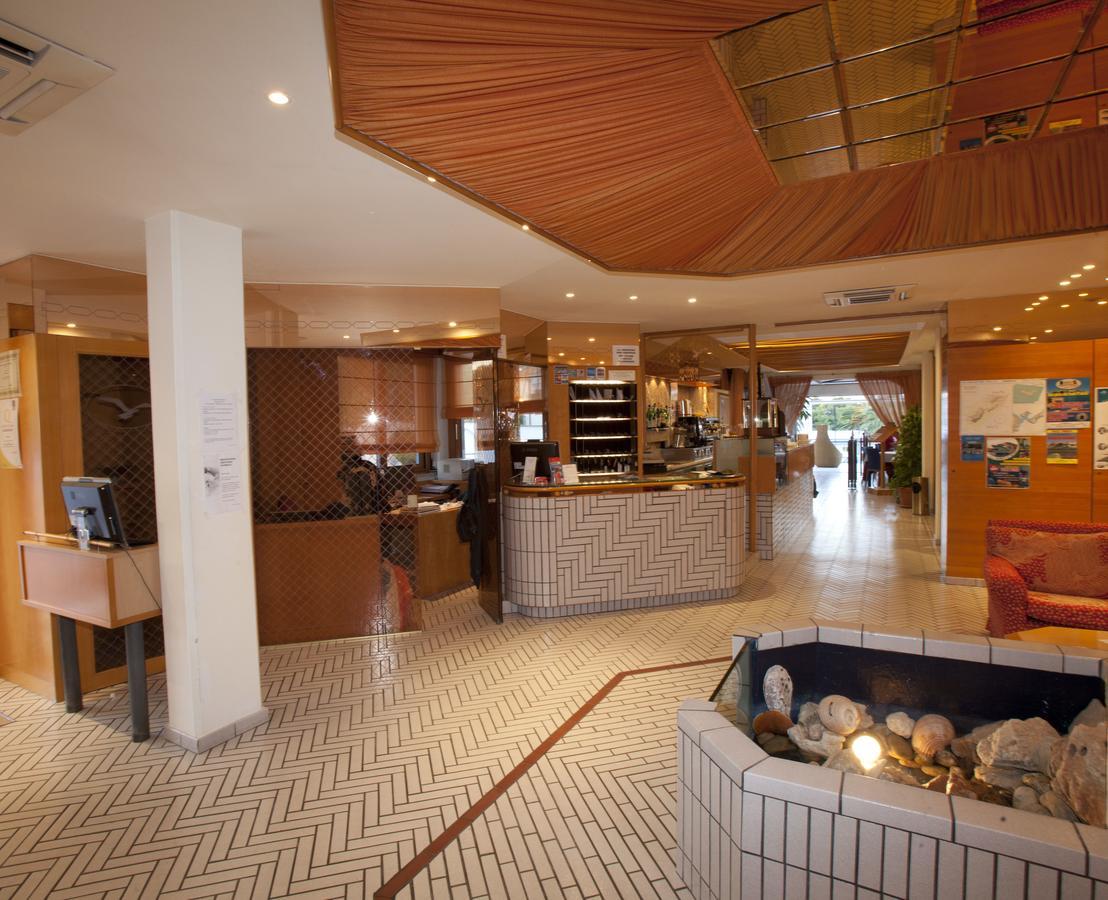Hotel Gabbiano ซาน โดมิโน ภายนอก รูปภาพ